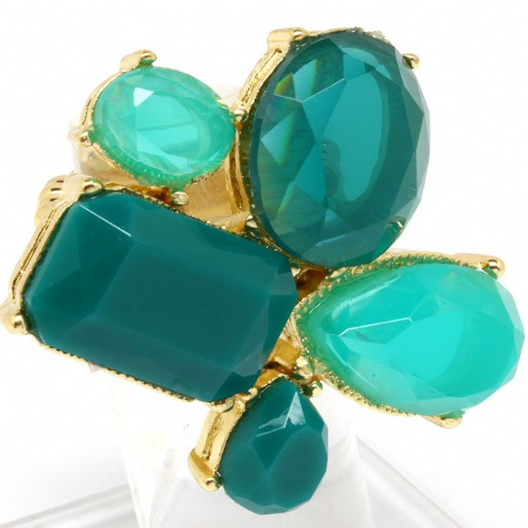 Emerald cluster ring